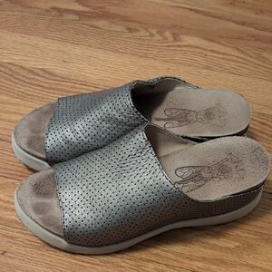 Fly London Mica Comfort Wedge Slide Sandals in Metallic Silver - Women 40